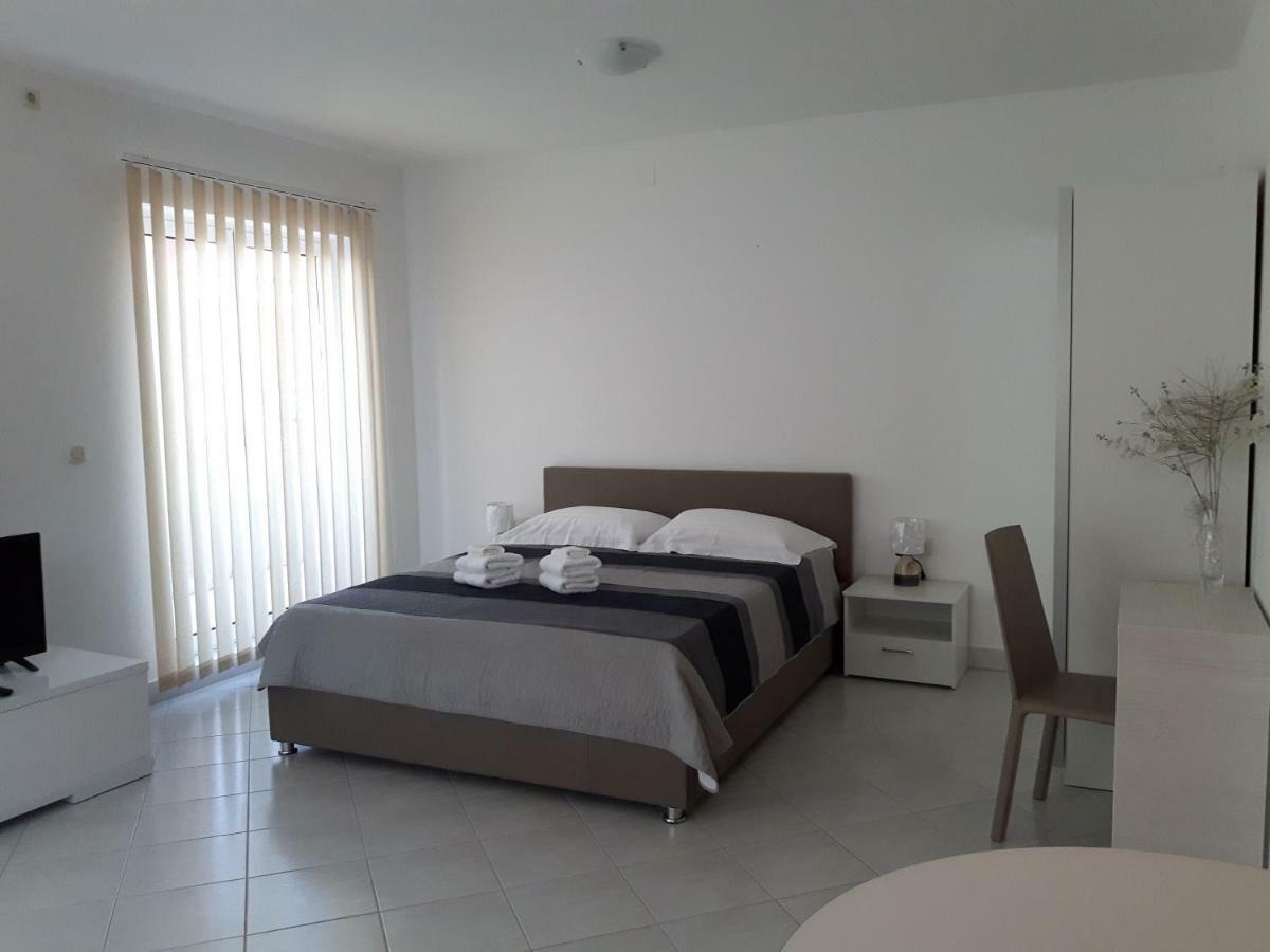 Apartments Nika Trogir Exteriör bild