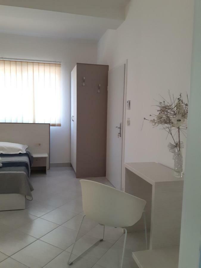 Apartments Nika Trogir Exteriör bild