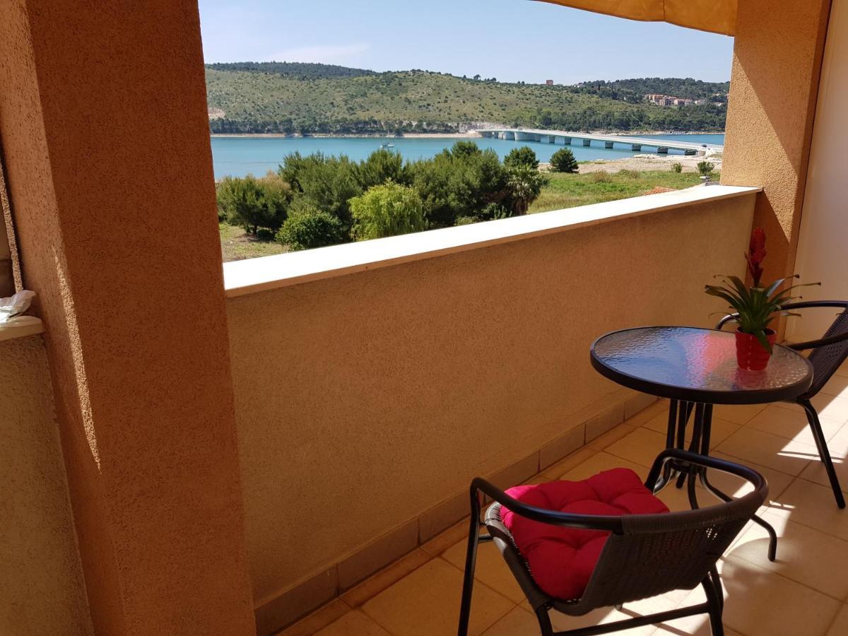 Apartments Nika Trogir Exteriör bild